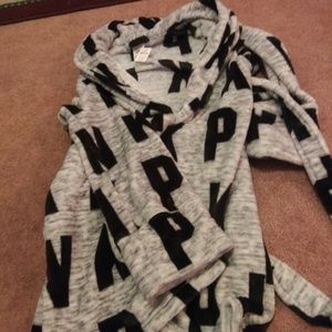 VS Pink size xs robe nwt